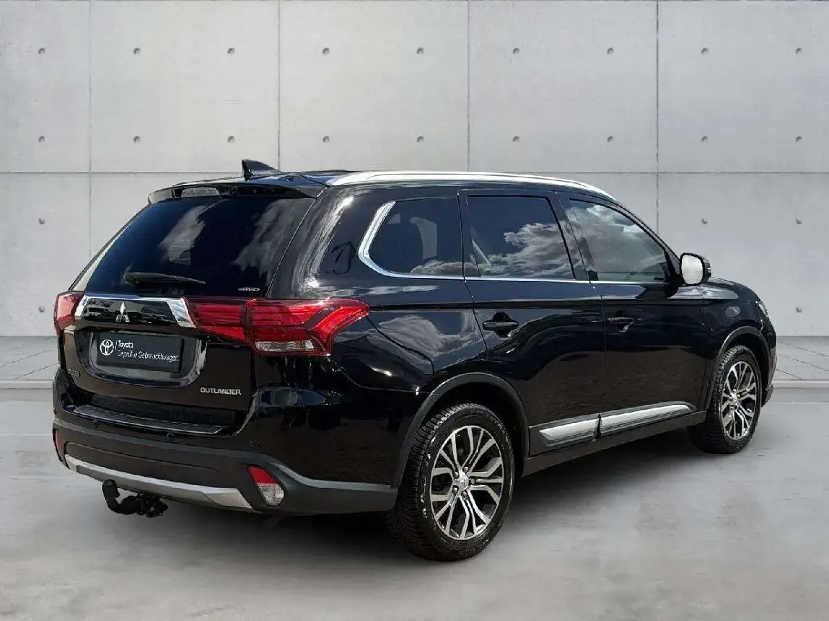Gebraucht Mitsubishi Outlander Top 150 PS (110 kW) 2018 Schwarz SUV