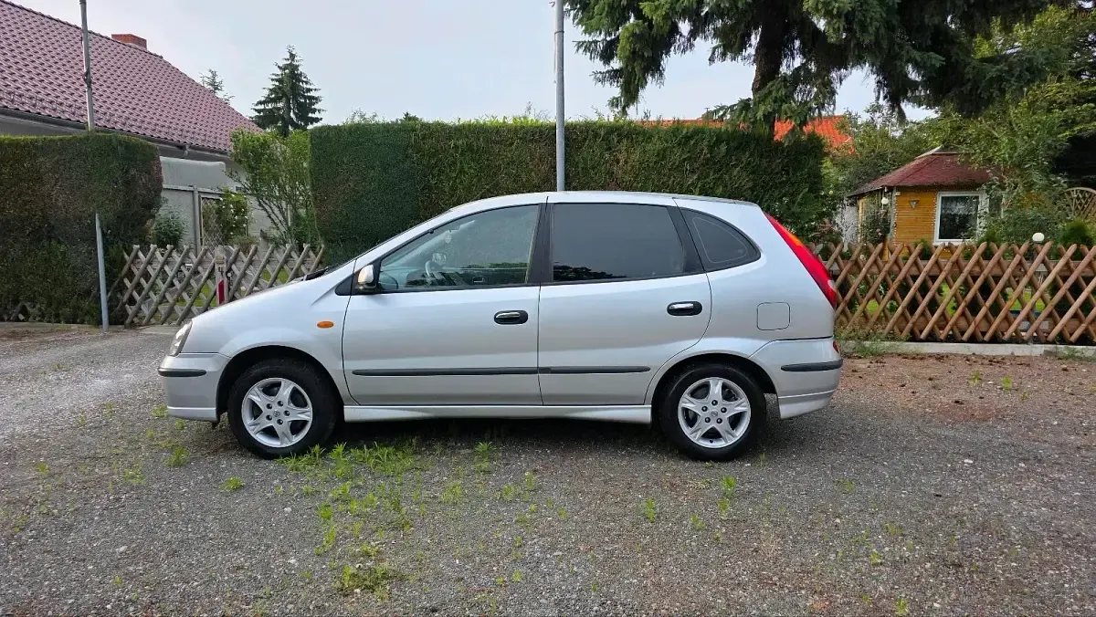 Gebraucht Nissan Almera Tino 2005 Silber Van / Kleinbus
