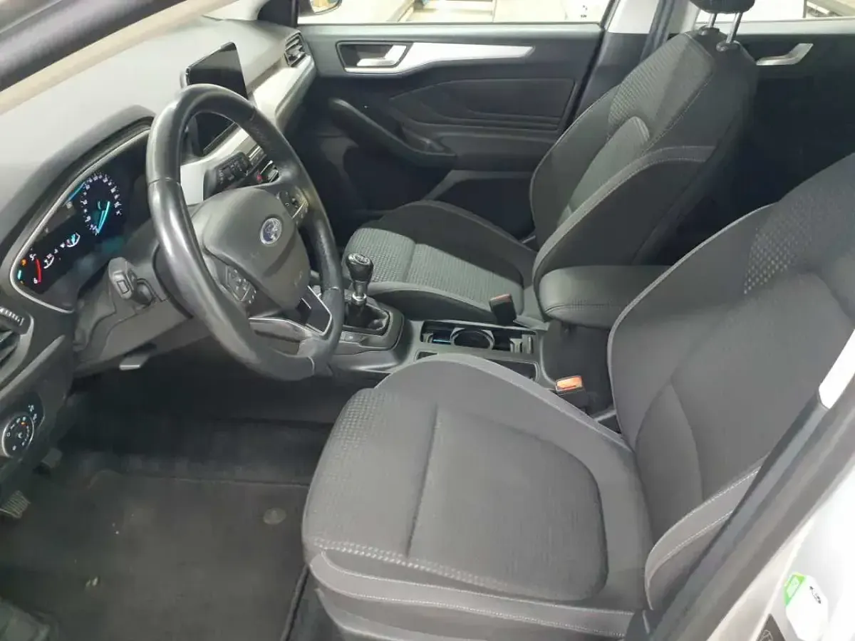 Używany Ford Focus Cool & Connect 120 KM (88 kW) 2020 Srebrny Kombi