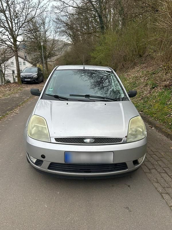 Gebraucht Ford Fiesta 82 PS (60 kW) 2004 Silber Kleinwagen