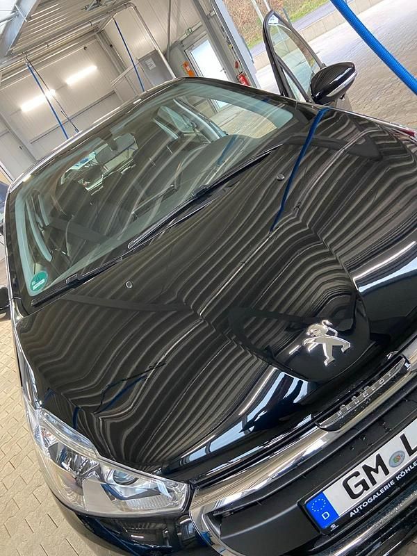 Gebraucht Peugeot 208 86 PS (63 kW) 2019 Schwarz Kleinwagen