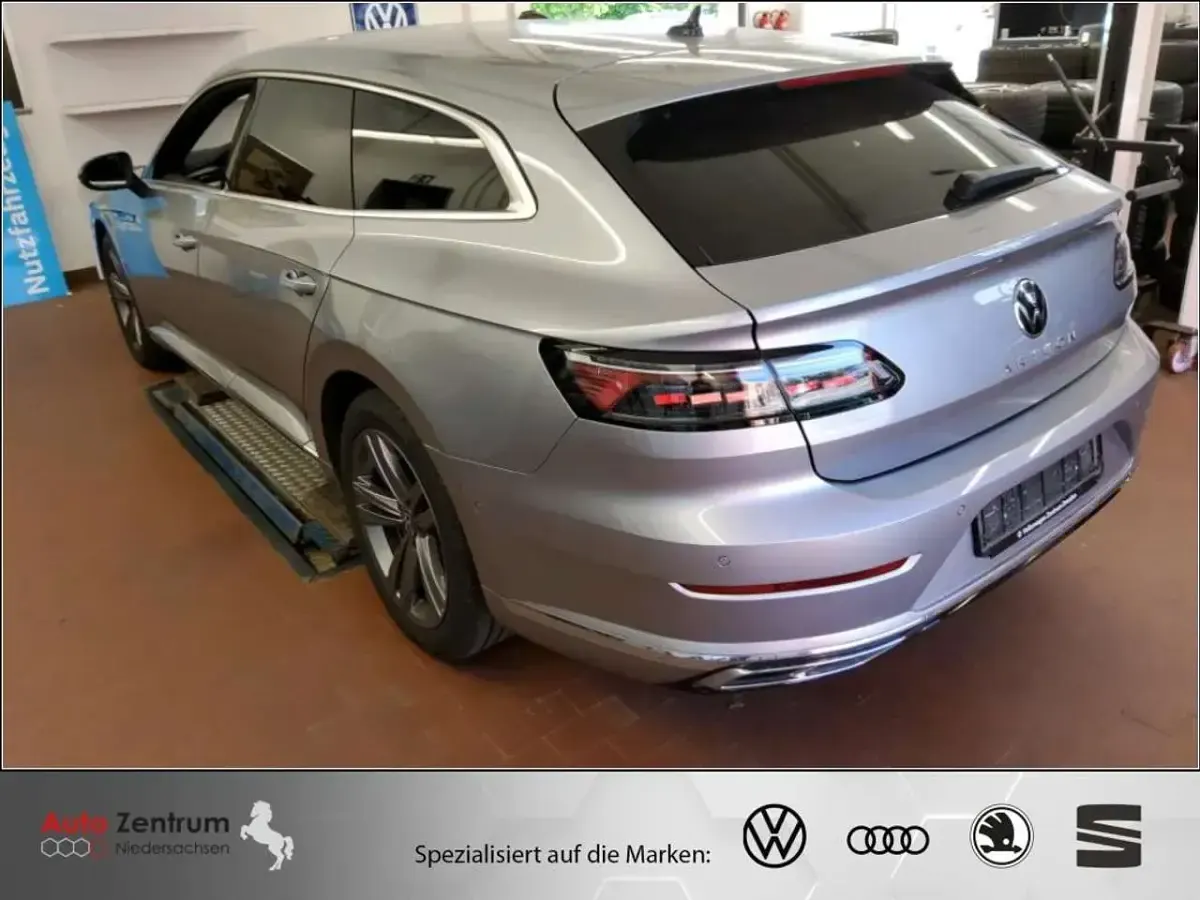 Gebraucht VW Arteon R-line 190 PS (139 kW) 2023 Pyrite silver metallic Kombi