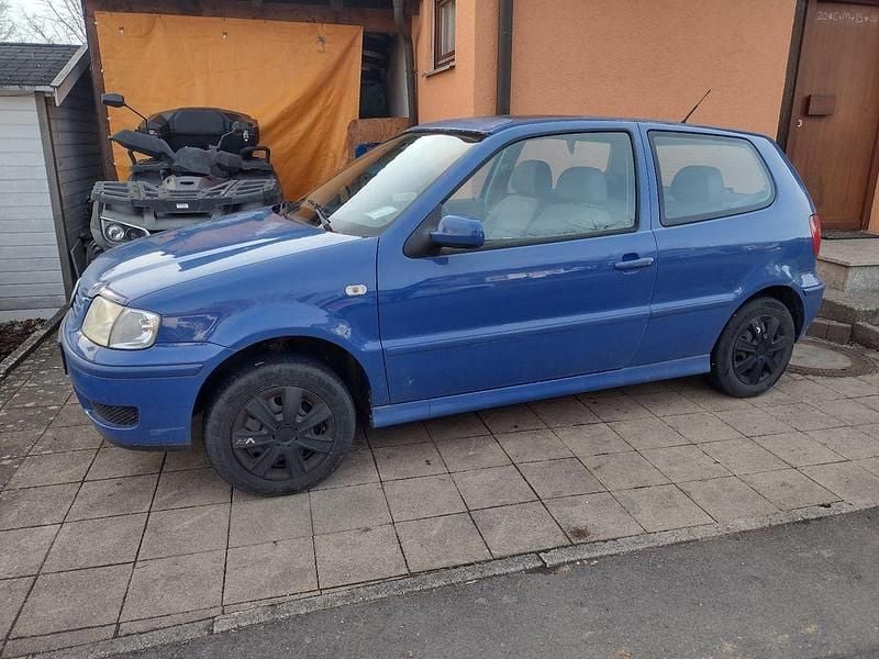 Gebraucht VW Polo Basis 60 PS (44 kW) 2001 Blau Limousine