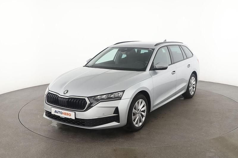 Grau Gebraucht 2024 Skoda Octavia Selection Kombi | 26.430 € (Guter Preis) - Bild 1/3