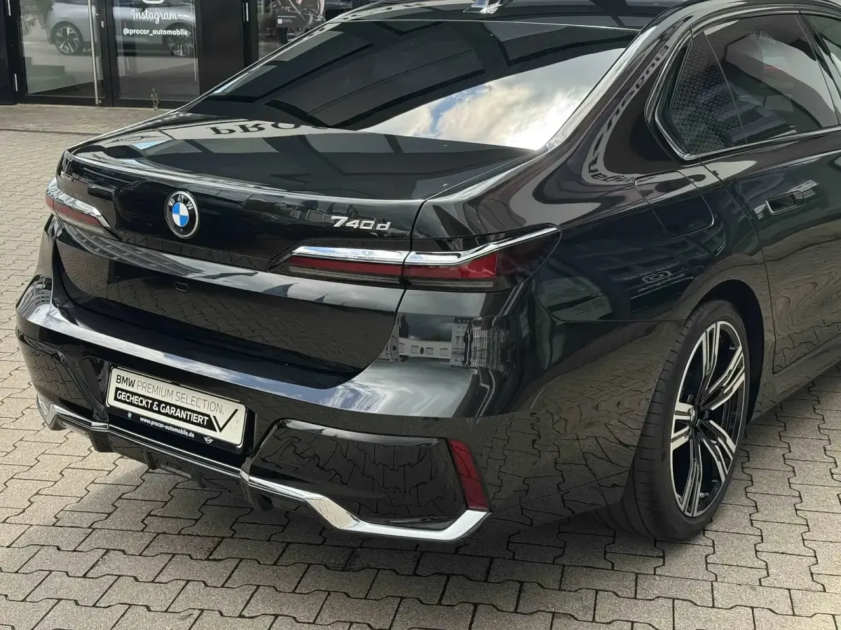 Gebraucht BMW 740 M Sport 299 PS (219 kW) 2025 Schwarz Limousine