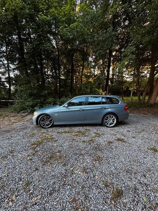 Blau Gebraucht 2006 BMW 330 Kombi | 8.500 € (Fairer Preis) - Bild 1/4