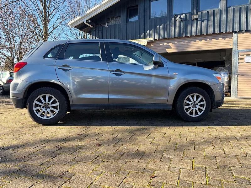 Gebraucht Mitsubishi ASX Invite 150 PS (110 kW) 2012 Platinumgrau (m) SUV