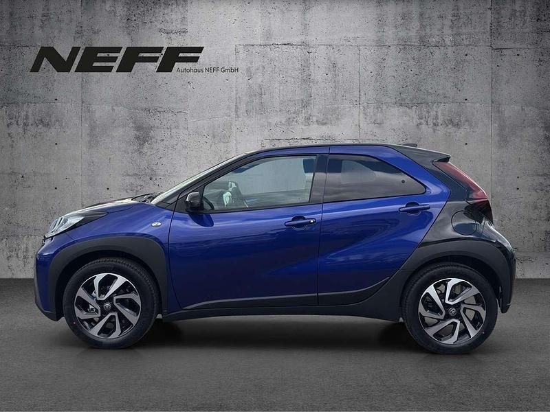 Neu Toyota Aygo X 72 PS (52 kW) 2025 Juniper blue / night sky black SUV