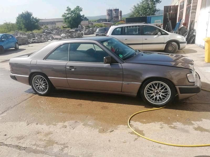 Gebraucht Mercedes 230 132 PS (97 kW) 1991 Blau Coupé