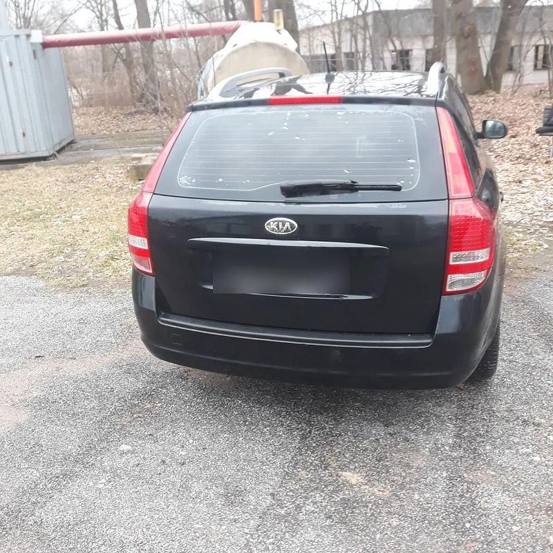 Usado Kia Ceed 90 HP (66 kW) 2011 Preto Citadino