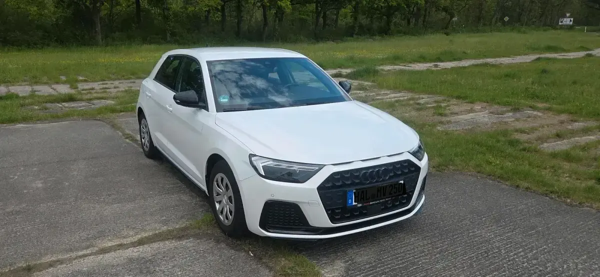 Używany Audi A1 Comfort 95 KM (69 kW) 2022 Biały SUV