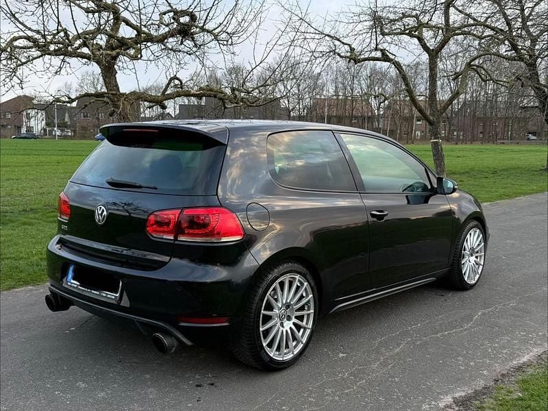 Gebraucht VW Golf VI GTI 211 PS (155 kW) 2011 Schwarz Kleinwagen