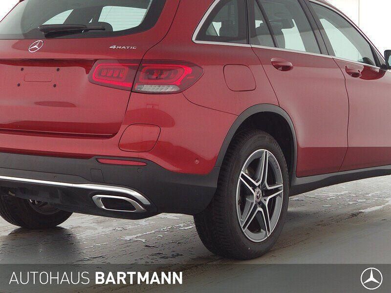 Gebraucht Mercedes GLC300e AMG 306 PS (225 kW) 2020 Designo hyazinthrot SUV