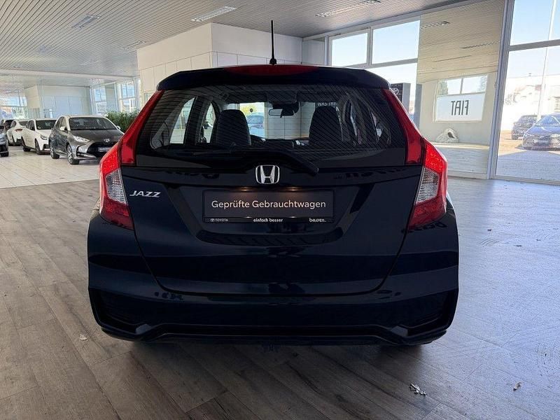 Gebraucht Honda Jazz Trend 102 PS (75 kW) 2019 Brillant sporty blue metallic Kleinwagen