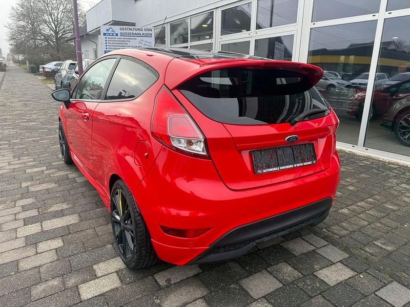 Gebraucht Ford Fiesta Sport 140 PS (102 kW) 2015 Rot Limousine