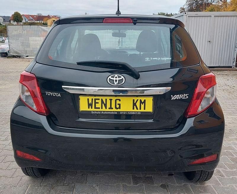 Gebraucht Toyota Yaris Life 99 PS (72 kW) 2012 Schwarz Limousine