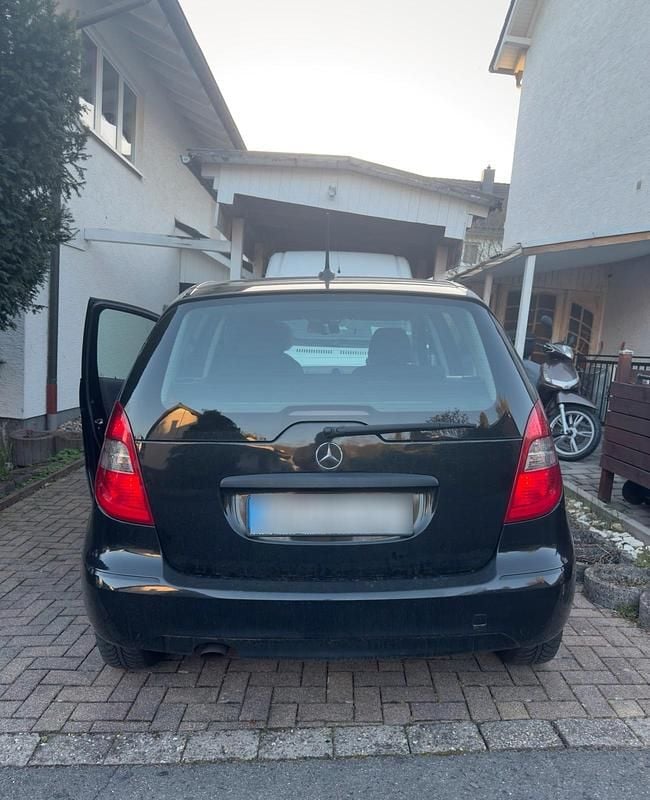 Gebraucht Mercedes A160 95 PS (69 kW) 2011 Schwarz Kleinwagen