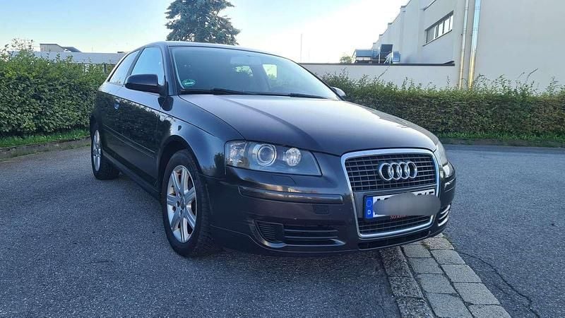 Grau Gebraucht 2006 Audi A3 Ambiente Limousine | 1.800 € (Guter Preis) - Bild 1/4