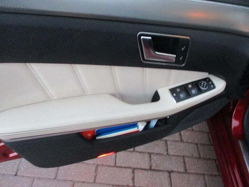 Gebraucht Mercedes E200 Edition 136 PS (100 kW) 2016 Rot Kombi