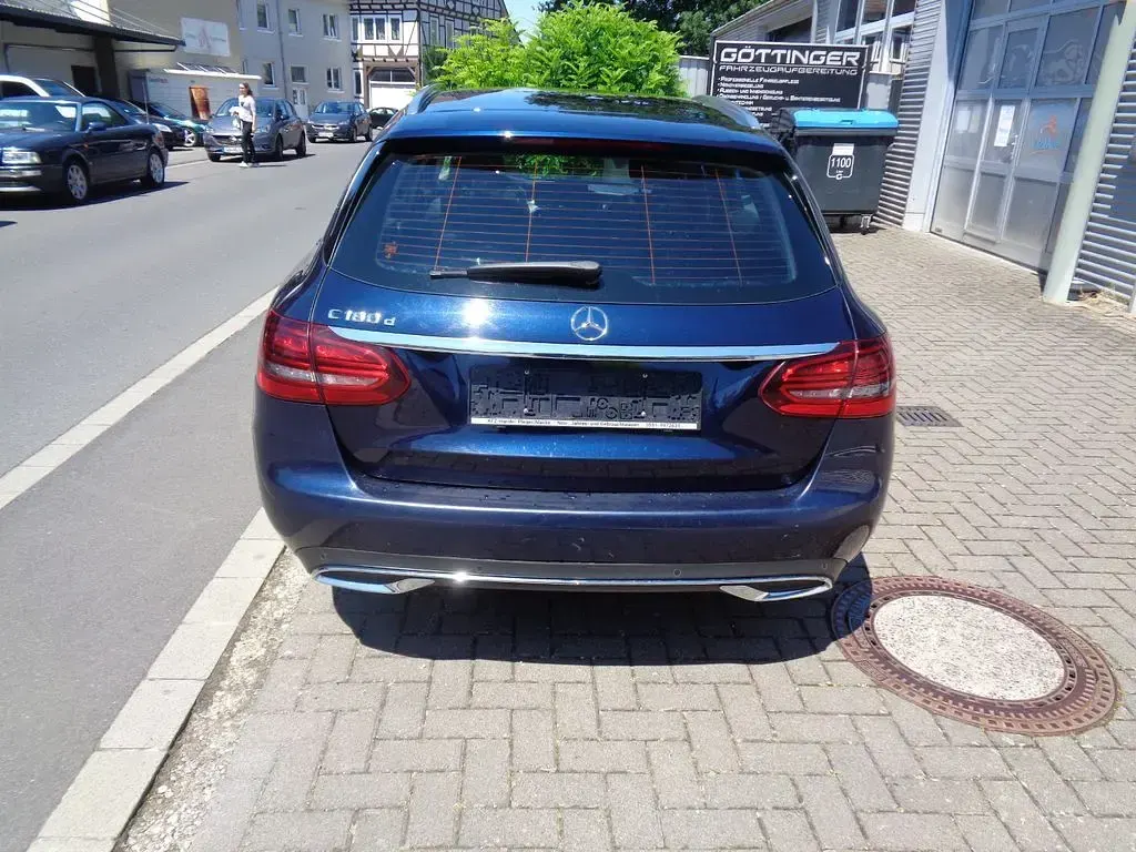 Gebraucht Mercedes C300 245 PS (180 kW) 2019 Blau Kombi