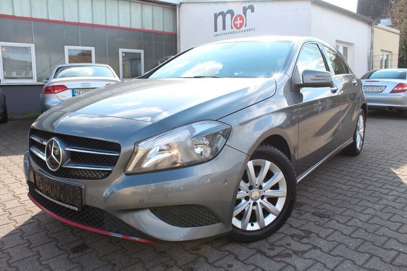 Grau Gebraucht 2014 Mercedes A180 Style Limousine | 8.300 € (Fairer Preis) - Bild 1/4