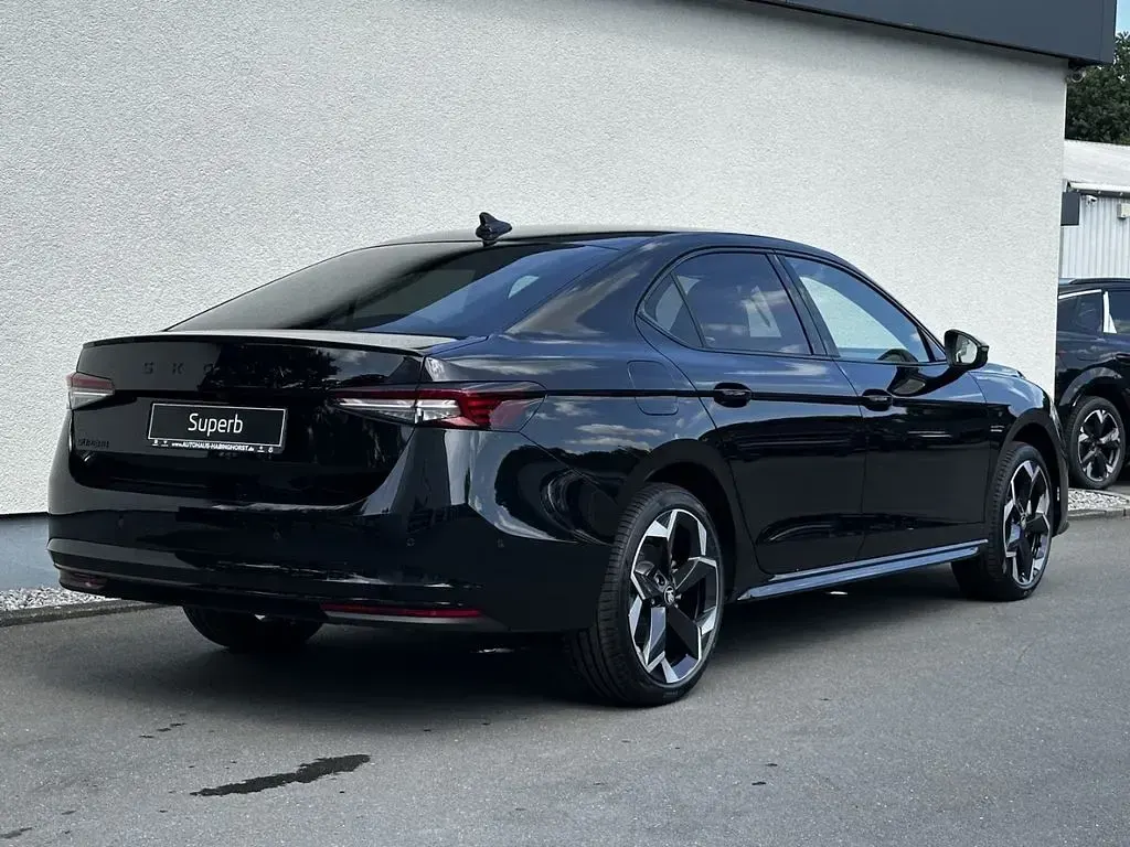 Neu Skoda Superb SportLine 204 PS (150 kW) 2026 Onyx schwarz Limousine