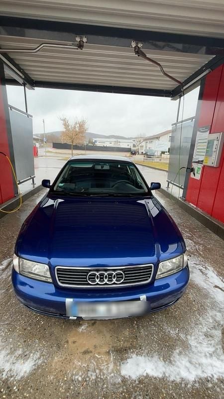 Gebraucht Audi A4 125 PS (91 kW) 1998 Blau Limousine