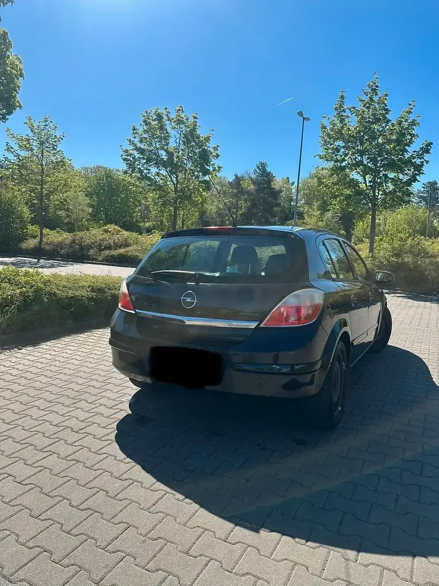 Gebraucht Opel Astra 105 PS (77 kW) 2006 Schwarz Kleinwagen