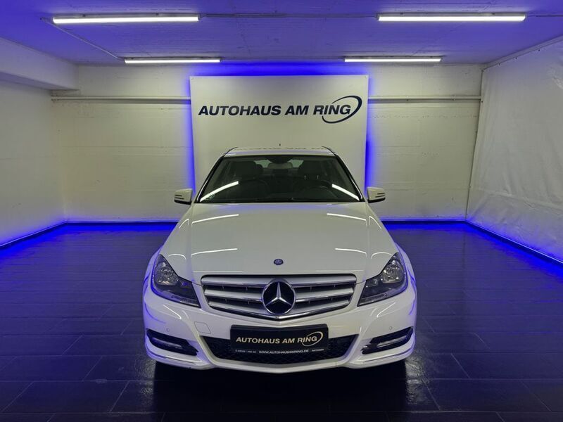 Weiß Gebraucht 2012 Mercedes C180 Avantgarde Limousine | 9.499 € (Fairer Preis) - Bild 1/4