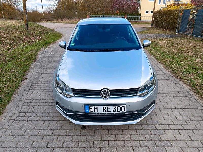 Gebraucht VW Polo 90 PS (66 kW) 2015 Silber Kleinwagen
