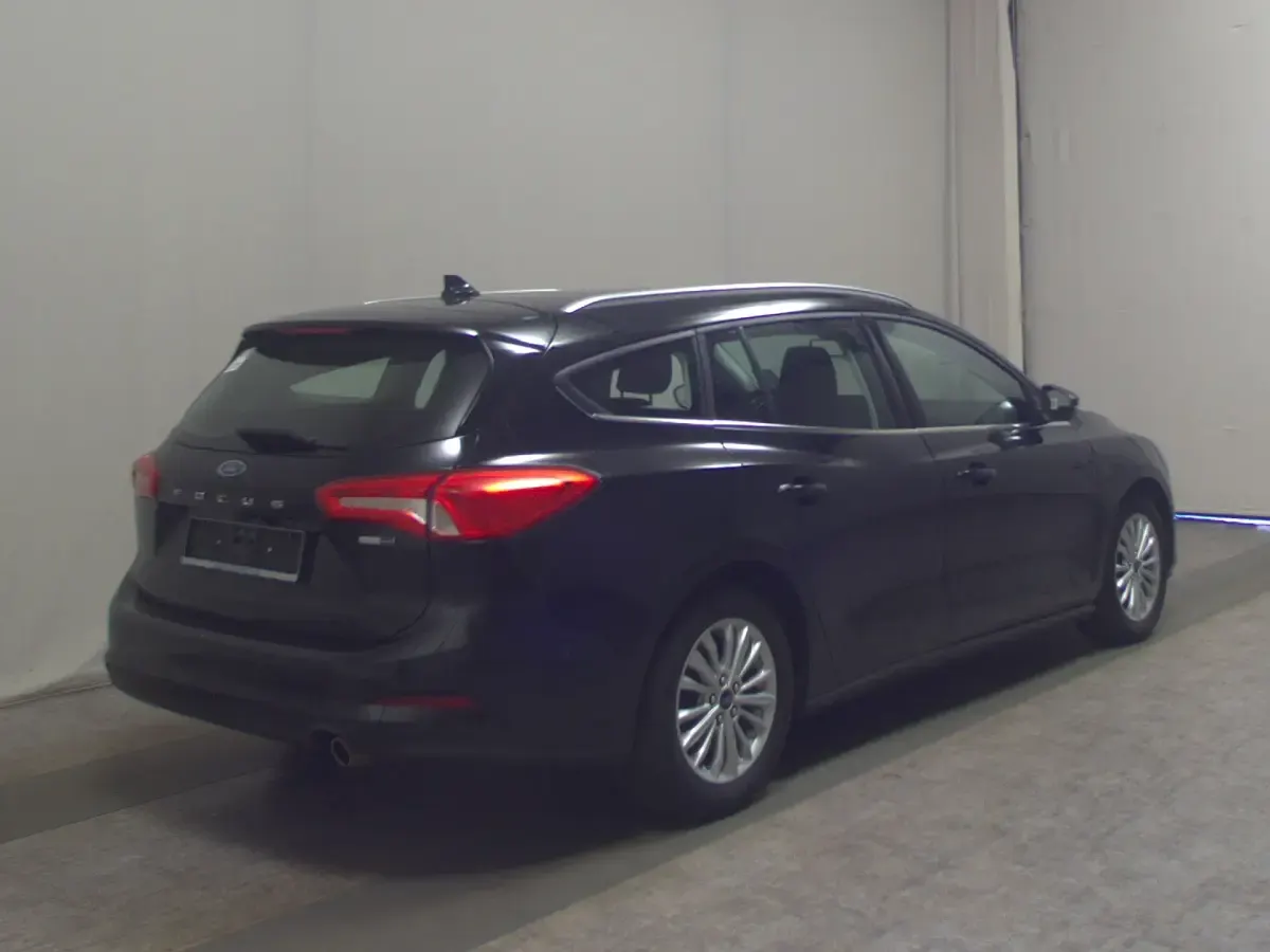 Gebraucht Ford Focus Titanium 125 PS (91 kW) 2021 Obsidianschwarz metallic Limousine