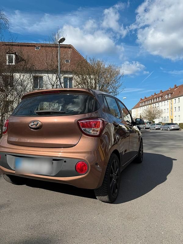 Gebraucht Hyundai i10 67 PS (49 kW) 2017 Braun Kleinwagen