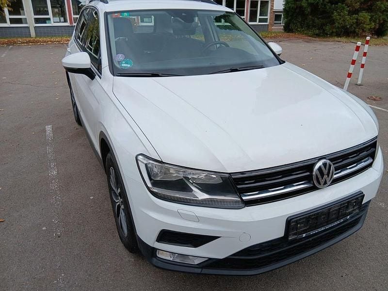 Weiß Gebraucht 2017 VW Tiguan Comfortline SUV | 15.500 € (Fairer Preis) - Bild 1/4