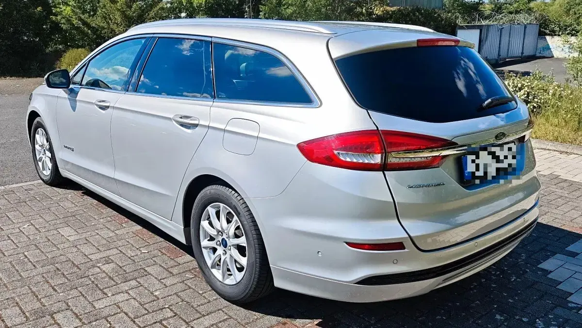 Gebraucht Ford Mondeo Titanium 140 PS (102 kW) 2019 Silber Kombi