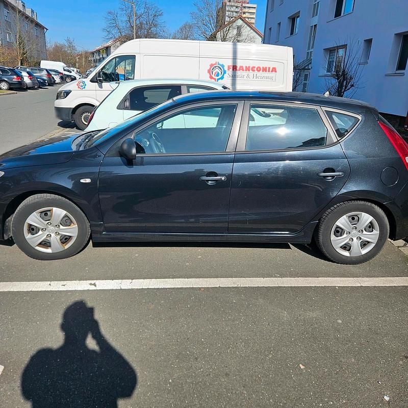 Gebraucht Hyundai i30 110 PS (80 kW) 2010 Schwarz Kleinwagen