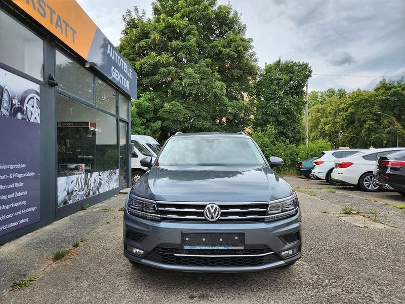 Gebraucht VW Tiguan Allspace Highline 190 PS (139 kW) 2018 Platinum grey metallic SUV