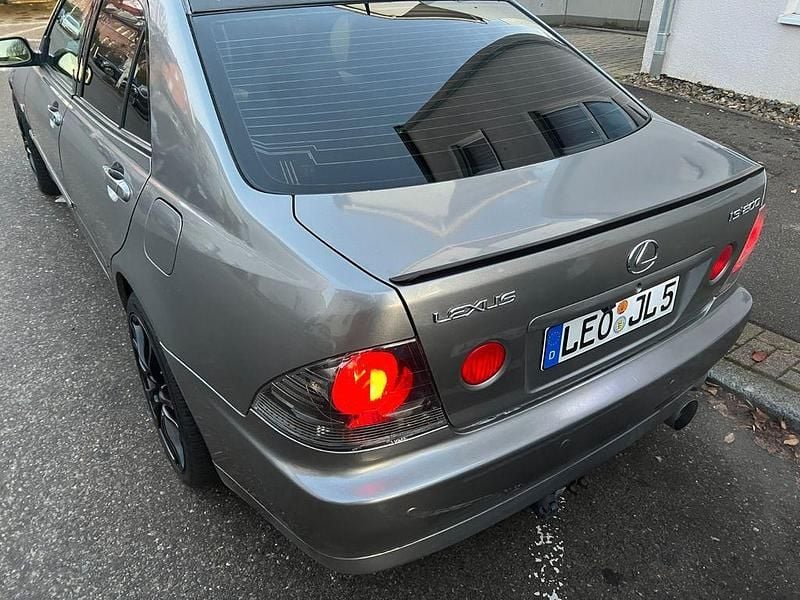 Silber Gebraucht 2002 Lexus IS200 Limousine | 1.999 € (Superpreis) - Bild 1/4