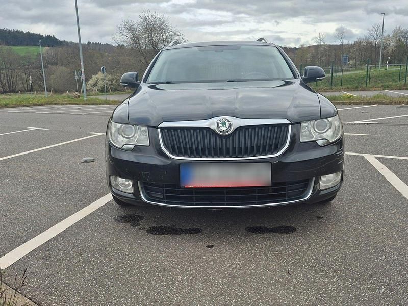 Używany Skoda Superb Elegance 140 KM (102 kW) 2012 Czarny Kombi