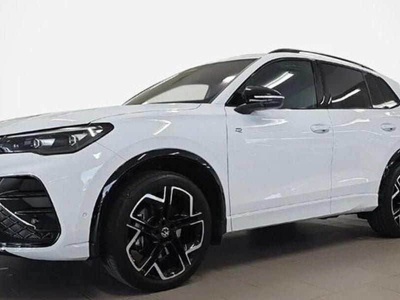 Gebraucht VW Tiguan R-line 193 PS (141 kW) 2025 Pure white SUV