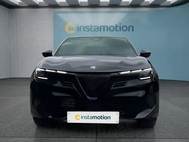 Neu Alfa Romeo Junior 136 PS (100 kW) 2026 Schwarz SUV