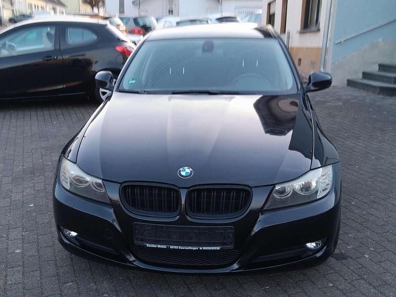 Gebraucht BMW 320 170 PS (125 kW) 2009 Schwarz Limousine