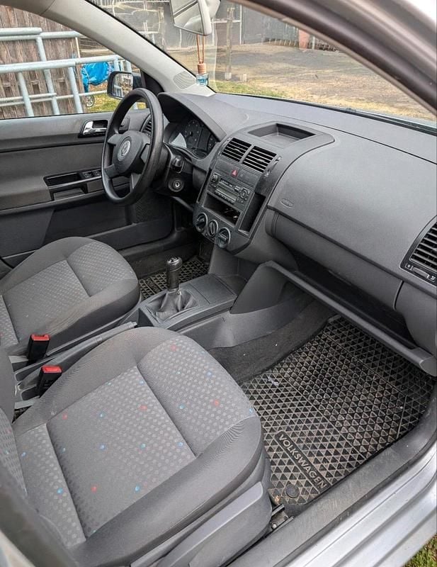 Gebraucht VW Polo 63 PS (46 kW) 2003 Silber Kleinwagen