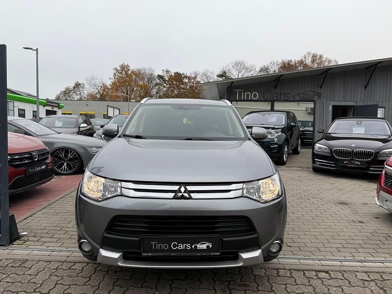 Grau Gebraucht 2014 Mitsubishi Outlander Diamant Edition SUV | 8.500 € (Fairer Preis) - Bild 1/4