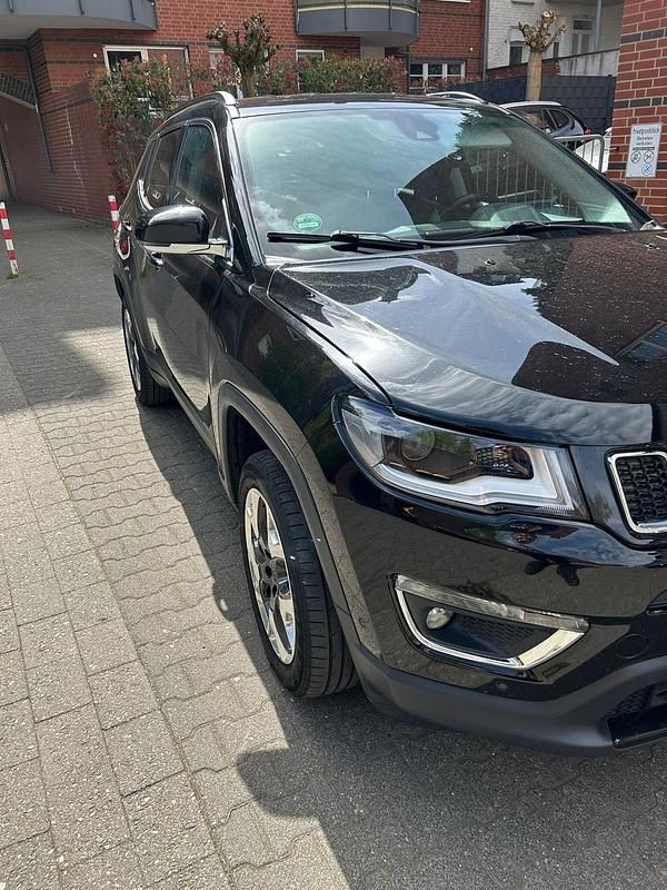Second-hand Jeep Compass 190 CP (139 kW) 2018 Negru SUV