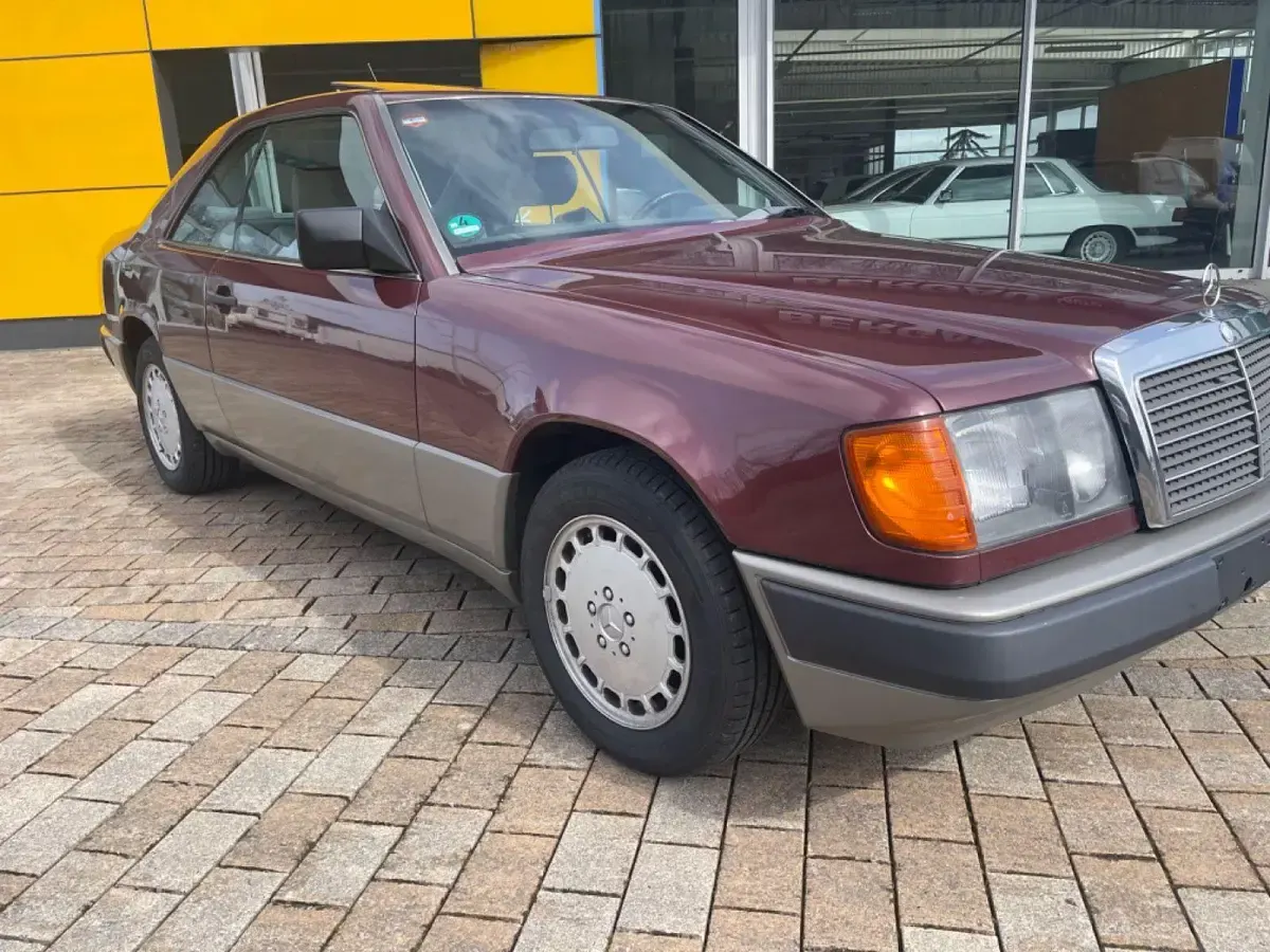 Gebraucht Mercedes 300 179 PS (131 kW) 1988 Rot Coupé