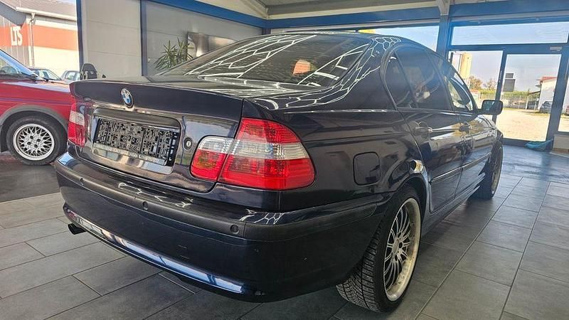 Gebraucht BMW 318 Lifestyle 143 PS (105 kW) 2003 Blau Limousine