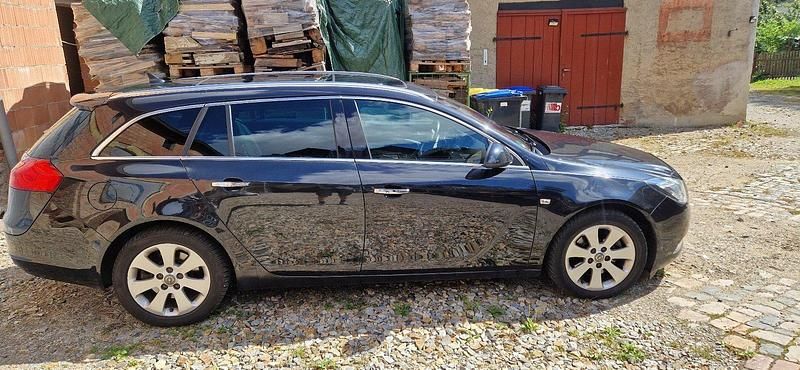 Schwarz Gebraucht 2013 Opel Insignia Kombi | 9.000 € (Etwas zu teuer) - Bild 1/4