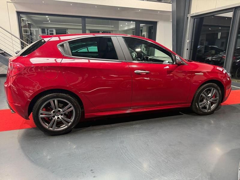 Gebraucht Alfa Romeo Giulietta Turismo 170 PS (125 kW) 2013 Rot Limousine
