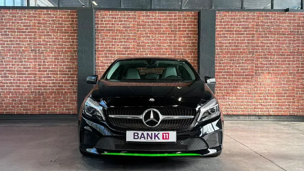 Gebraucht Mercedes A250 Urban 211 PS (155 kW) 2016 Schwarz Kleinwagen