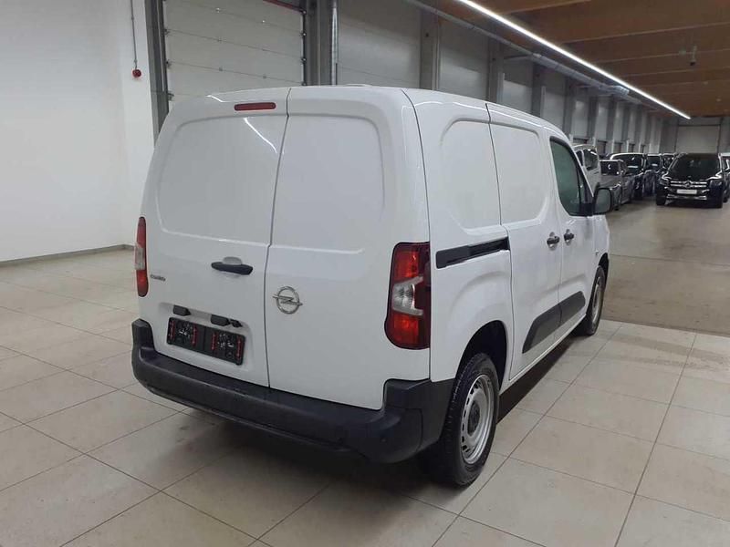 Gebraucht Opel Combo 102 PS (75 kW) 2024 Kaolin weiß Van